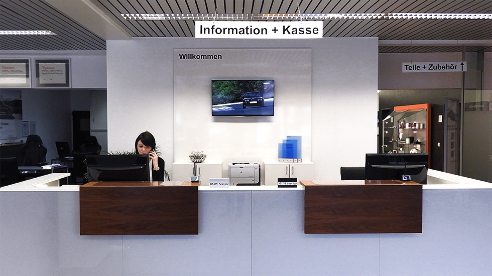 Willkommen im Autohaus Hagl Ottobrunn - Empfang & Information